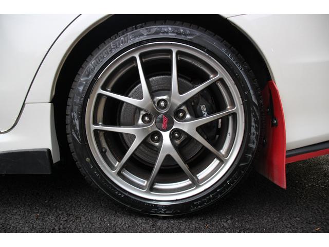 ＷＲＸ ＳＴＩ ＳＴＩ　タイプＳ　６ＭＴ／禁煙／ターボ／大型リアスポイラー／パワーシート／ハーフレザー／ＢＩＬＳＴＥＩＮ製ダンパー／ＢＲＥＭＢＯ製キャリパー／４ＷＤ／センターデフロック／ＬＥＤヘッドライト／純正１８インチアルミホイール（30枚目）