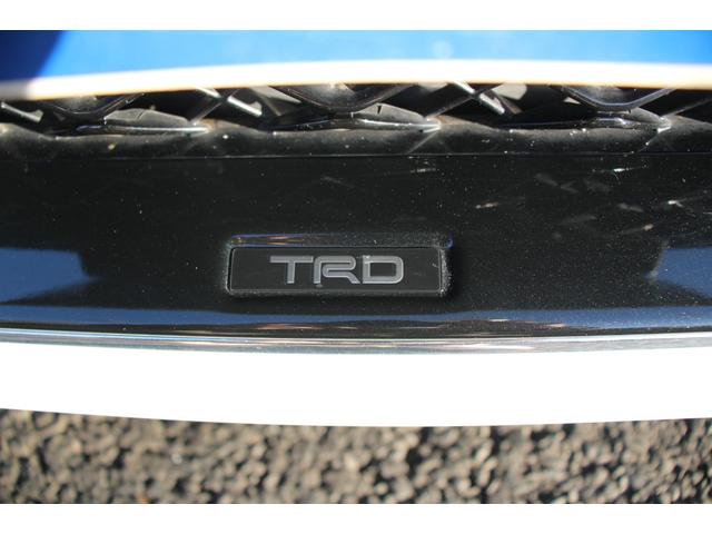 カムリ ＷＳレザーパッケージ　禁煙／セーフティセンス／２トーンカラー（ブラックルーフ＆プラチナホワイトパールマイカ）／ＪＢＬプレミアムサウンド／ブラインドスポットモニター／ＴＲＤフルエアロ／純正９インチＳＤナビ／革シート／ＥＴＣ（7枚目）