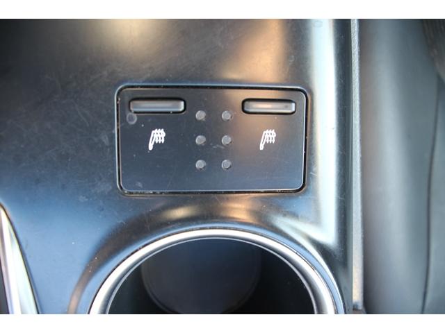 カムリ ＷＳレザーパッケージ　禁煙／セーフティセンス／２トーンカラー（ブラックルーフ＆プラチナホワイトパールマイカ）／ＪＢＬプレミアムサウンド／ブラインドスポットモニター／ＴＲＤフルエアロ／純正９インチＳＤナビ／革シート／ＥＴＣ（10枚目）