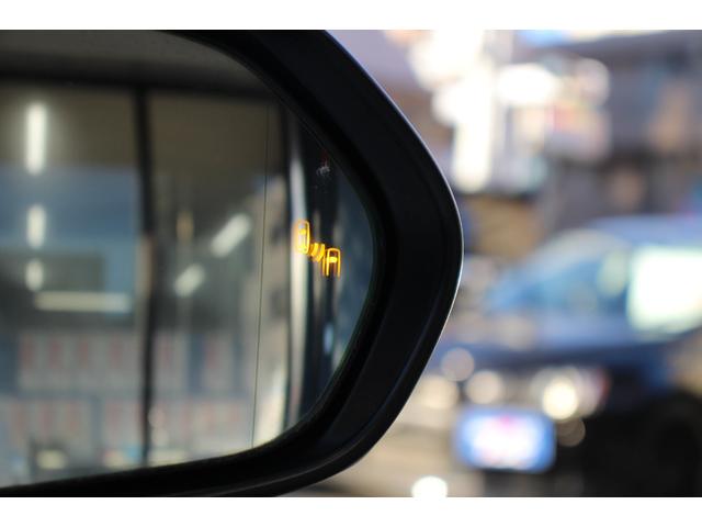 カムリ ＷＳレザーパッケージ　禁煙／セーフティセンス／２トーンカラー（ブラックルーフ＆プラチナホワイトパールマイカ）／ＪＢＬプレミアムサウンド／ブラインドスポットモニター／ＴＲＤフルエアロ／純正９インチＳＤナビ／革シート／ＥＴＣ（16枚目）