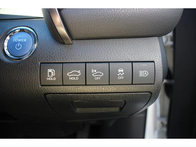 カムリ ＷＳレザーパッケージ　禁煙／セーフティセンス／２トーンカラー（ブラックルーフ＆プラチナホワイトパールマイカ）／ＪＢＬプレミアムサウンド／ブラインドスポットモニター／ＴＲＤフルエアロ／純正９インチＳＤナビ／革シート／ＥＴＣ（24枚目）