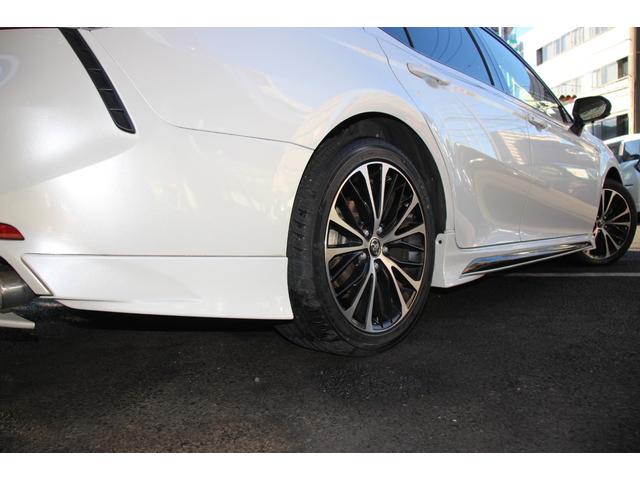 カムリ ＷＳレザーパッケージ　禁煙／セーフティセンス／２トーンカラー（ブラックルーフ＆プラチナホワイトパールマイカ）／ＪＢＬプレミアムサウンド／ブラインドスポットモニター／ＴＲＤフルエアロ／純正９インチＳＤナビ／革シート／ＥＴＣ（32枚目）