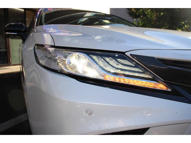 カムリ ＷＳレザーパッケージ　禁煙／セーフティセンス／２トーンカラー（ブラックルーフ＆プラチナホワイトパールマイカ）／ＪＢＬプレミアムサウンド／ブラインドスポットモニター／ＴＲＤフルエアロ／純正９インチＳＤナビ／革シート／ＥＴＣ（41枚目）