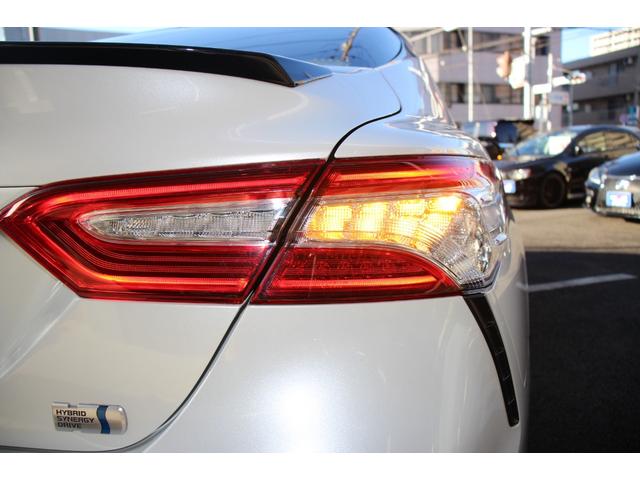 カムリ ＷＳレザーパッケージ　禁煙／セーフティセンス／２トーンカラー（ブラックルーフ＆プラチナホワイトパールマイカ）／ＪＢＬプレミアムサウンド／ブラインドスポットモニター／ＴＲＤフルエアロ／純正９インチＳＤナビ／革シート／ＥＴＣ（48枚目）