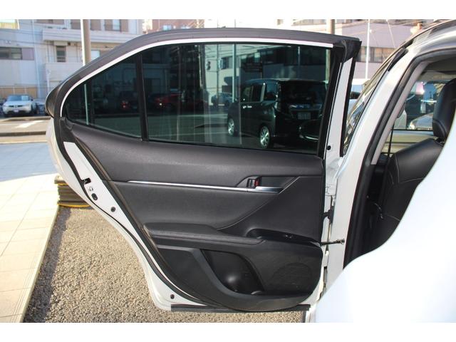 カムリ ＷＳレザーパッケージ　禁煙／セーフティセンス／２トーンカラー（ブラックルーフ＆プラチナホワイトパールマイカ）／ＪＢＬプレミアムサウンド／ブラインドスポットモニター／ＴＲＤフルエアロ／純正９インチＳＤナビ／革シート／ＥＴＣ（51枚目）