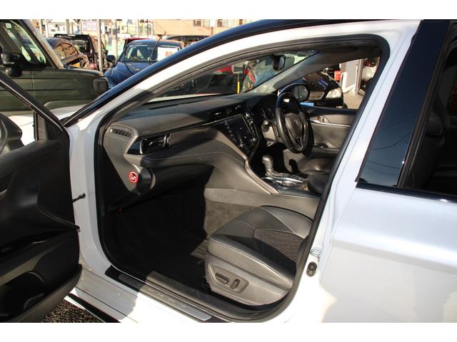 カムリ ＷＳレザーパッケージ　禁煙／セーフティセンス／２トーンカラー（ブラックルーフ＆プラチナホワイトパールマイカ）／ＪＢＬプレミアムサウンド／ブラインドスポットモニター／ＴＲＤフルエアロ／純正９インチＳＤナビ／革シート／ＥＴＣ（56枚目）