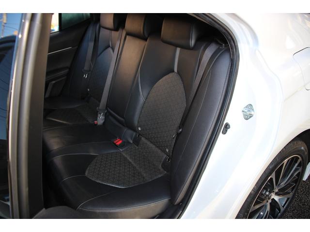 カムリ ＷＳレザーパッケージ　禁煙／セーフティセンス／２トーンカラー（ブラックルーフ＆プラチナホワイトパールマイカ）／ＪＢＬプレミアムサウンド／ブラインドスポットモニター／ＴＲＤフルエアロ／純正９インチＳＤナビ／革シート／ＥＴＣ（57枚目）