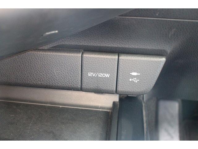 カムリ ＷＳレザーパッケージ　禁煙／セーフティセンス／２トーンカラー（ブラックルーフ＆プラチナホワイトパールマイカ）／ＪＢＬプレミアムサウンド／ブラインドスポットモニター／ＴＲＤフルエアロ／純正９インチＳＤナビ／革シート／ＥＴＣ（67枚目）