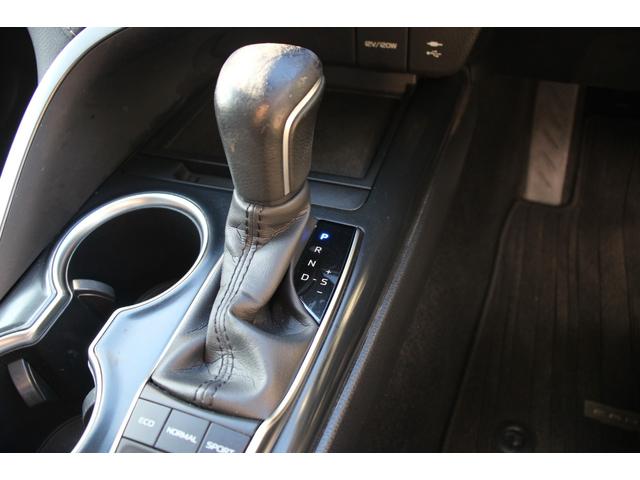 カムリ ＷＳレザーパッケージ　禁煙／セーフティセンス／２トーンカラー（ブラックルーフ＆プラチナホワイトパールマイカ）／ＪＢＬプレミアムサウンド／ブラインドスポットモニター／ＴＲＤフルエアロ／純正９インチＳＤナビ／革シート／ＥＴＣ（68枚目）