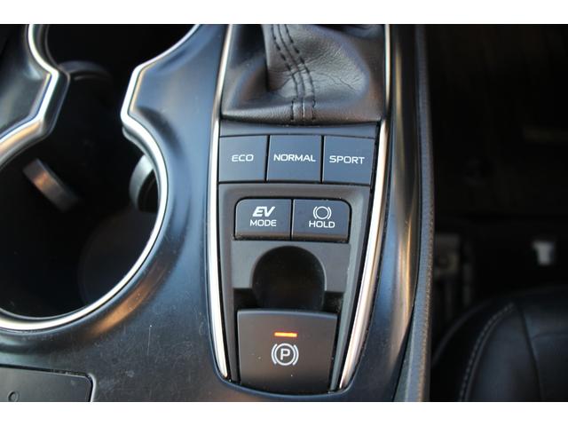 カムリ ＷＳレザーパッケージ　禁煙／セーフティセンス／２トーンカラー（ブラックルーフ＆プラチナホワイトパールマイカ）／ＪＢＬプレミアムサウンド／ブラインドスポットモニター／ＴＲＤフルエアロ／純正９インチＳＤナビ／革シート／ＥＴＣ（69枚目）