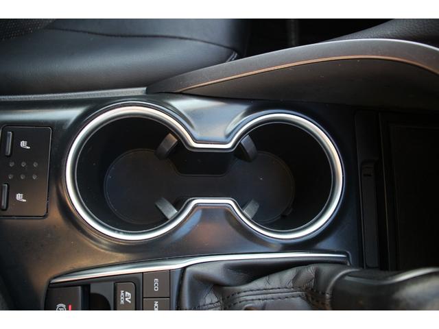 カムリ ＷＳレザーパッケージ　禁煙／セーフティセンス／２トーンカラー（ブラックルーフ＆プラチナホワイトパールマイカ）／ＪＢＬプレミアムサウンド／ブラインドスポットモニター／ＴＲＤフルエアロ／純正９インチＳＤナビ／革シート／ＥＴＣ（70枚目）