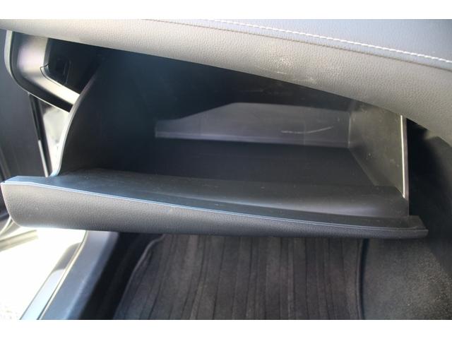 カムリ ＷＳレザーパッケージ　禁煙／セーフティセンス／２トーンカラー（ブラックルーフ＆プラチナホワイトパールマイカ）／ＪＢＬプレミアムサウンド／ブラインドスポットモニター／ＴＲＤフルエアロ／純正９インチＳＤナビ／革シート／ＥＴＣ（71枚目）