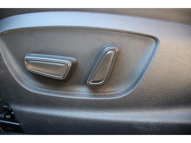 カムリ ＷＳレザーパッケージ　禁煙／セーフティセンス／２トーンカラー（ブラックルーフ＆プラチナホワイトパールマイカ）／ＪＢＬプレミアムサウンド／ブラインドスポットモニター／ＴＲＤフルエアロ／純正９インチＳＤナビ／革シート／ＥＴＣ（72枚目）