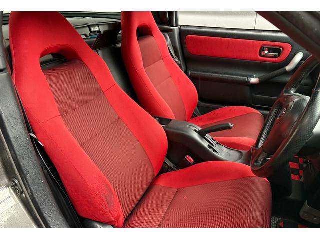 【禁煙車】車内は勿論、シートの焦げ跡や嫌な臭いも御座いません！ご不明点やご来店のお際は是非お電話でご連絡下さい！