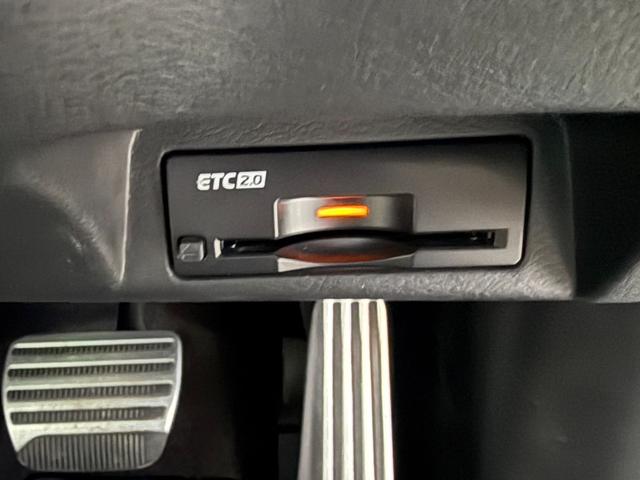 スカイライン ４００Ｒ　禁煙車／全方位運転支援システム／アラウンドビューモニター／純正ナビ／フルセグ／ドラレコ／Ｂｌｕｅｔｏｏｔｈ／シートヒーター／パワーシート／ダイヤキルティング本革シート／専用レッドブレーキキャリパー／（14枚目）