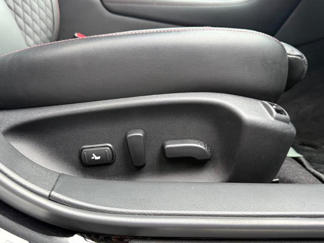 スカイライン ４００Ｒ　禁煙車／全方位運転支援システム／アラウンドビューモニター／純正ナビ／フルセグ／ドラレコ／Ｂｌｕｅｔｏｏｔｈ／シートヒーター／パワーシート／ダイヤキルティング本革シート／専用レッドブレーキキャリパー／（15枚目）