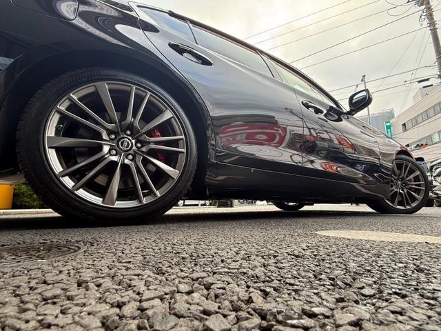 スカイライン ４００Ｒ　禁煙車／全方位運転支援システム／アラウンドビューモニター／純正ナビ／フルセグ／ドラレコ／Ｂｌｕｅｔｏｏｔｈ／シートヒーター／パワーシート／ダイヤキルティング本革シート／専用レッドブレーキキャリパー／（25枚目）