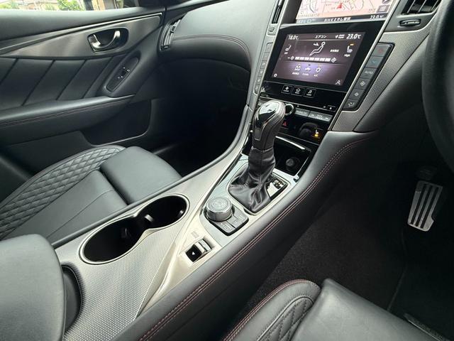 スカイライン ４００Ｒ　禁煙車／全方位運転支援システム／アラウンドビューモニター／純正ナビ／フルセグ／ドラレコ／Ｂｌｕｅｔｏｏｔｈ／シートヒーター／パワーシート／ダイヤキルティング本革シート／専用レッドブレーキキャリパー／（61枚目）