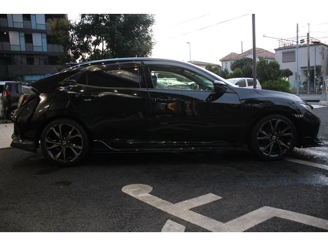 シビック ハッチバック　ホンダセンシング／ロッソモデロマフラー／ＢＬＴＺタワーバー／無限サイドミラー／レカロシート（運転席）／無限テールカバー／純正スポイラー／サブウーファー／ＢＬＴＺフロントスポイラー／アダプティブクルーズ（18枚目）