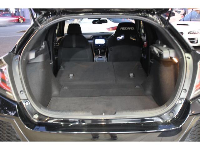 シビック ハッチバック　ホンダセンシング／ロッソモデロマフラー／ＢＬＴＺタワーバー／無限サイドミラー／レカロシート（運転席）／無限テールカバー／純正スポイラー／サブウーファー／ＢＬＴＺフロントスポイラー／アダプティブクルーズ（40枚目）