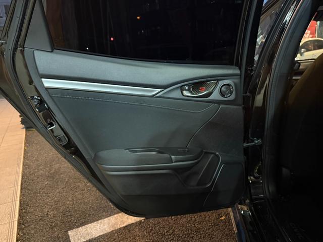 シビック ハッチバック　ホンダセンシング／ロッソモデロマフラー／ＢＬＴＺタワーバー／無限サイドミラー／レカロシート（運転席）／無限テールカバー／純正スポイラー／サブウーファー／ＢＬＴＺフロントスポイラー／アダプティブクルーズ（54枚目）