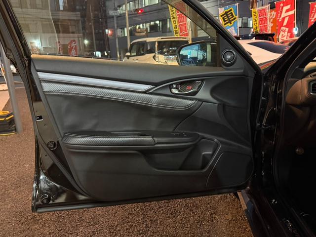 シビック ハッチバック　ホンダセンシング／ロッソモデロマフラー／ＢＬＴＺタワーバー／無限サイドミラー／レカロシート（運転席）／無限テールカバー／純正スポイラー／サブウーファー／ＢＬＴＺフロントスポイラー／アダプティブクルーズ（55枚目）