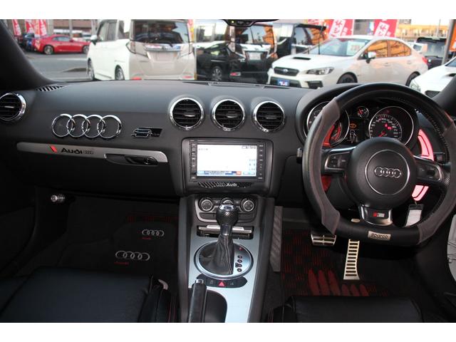 ＴＴクーペ ２．０ＴＦＳＩ　Ｓラインパッケージ／純正ナビ／Ｂｌｕｅｔｏｏｔｈオーディオ／フルセグ／Ｂカメラ／ＥＴＣ／電動格納ミラー／オートライト／バックフォグ／ＭＴモード／社外１９インチＡＷ（5枚目）