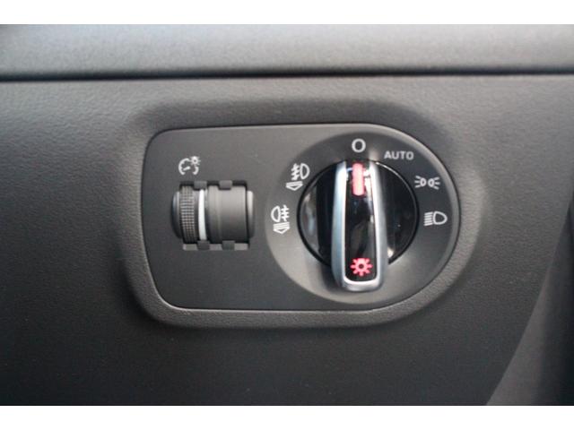 ＴＴクーペ ２．０ＴＦＳＩ　Ｓラインパッケージ／純正ナビ／Ｂｌｕｅｔｏｏｔｈオーディオ／フルセグ／Ｂカメラ／ＥＴＣ／電動格納ミラー／オートライト／バックフォグ／ＭＴモード／社外１９インチＡＷ（10枚目）