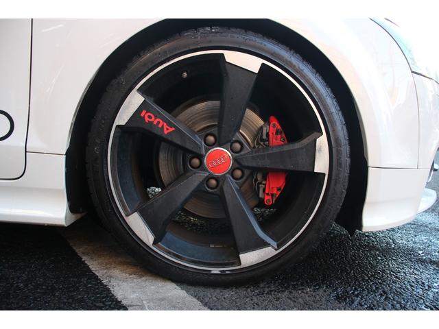 ＴＴクーペ ２．０ＴＦＳＩ　Ｓラインパッケージ／純正ナビ／Ｂｌｕｅｔｏｏｔｈオーディオ／フルセグ／Ｂカメラ／ＥＴＣ／電動格納ミラー／オートライト／バックフォグ／ＭＴモード／社外１９インチＡＷ（11枚目）