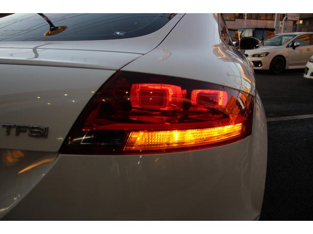 ＴＴクーペ ２．０ＴＦＳＩ　Ｓラインパッケージ／純正ナビ／Ｂｌｕｅｔｏｏｔｈオーディオ／フルセグ／Ｂカメラ／ＥＴＣ／電動格納ミラー／オートライト／バックフォグ／ＭＴモード／社外１９インチＡＷ（37枚目）