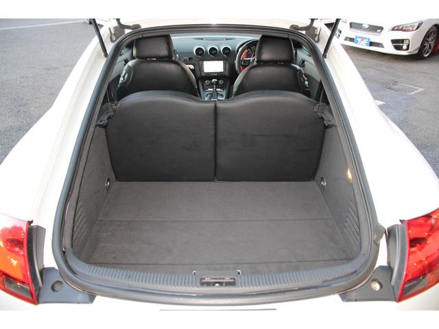 ＴＴクーペ ２．０ＴＦＳＩ　Ｓラインパッケージ／純正ナビ／Ｂｌｕｅｔｏｏｔｈオーディオ／フルセグ／Ｂカメラ／ＥＴＣ／電動格納ミラー／オートライト／バックフォグ／ＭＴモード／社外１９インチＡＷ（46枚目）