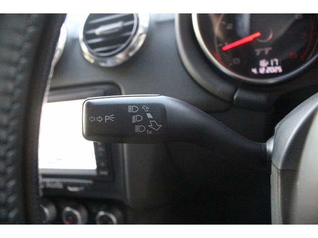 ＴＴクーペ ２．０ＴＦＳＩ　Ｓラインパッケージ／純正ナビ／Ｂｌｕｅｔｏｏｔｈオーディオ／フルセグ／Ｂカメラ／ＥＴＣ／電動格納ミラー／オートライト／バックフォグ／ＭＴモード／社外１９インチＡＷ（55枚目）