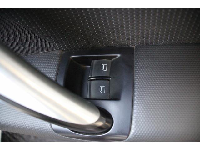 ＴＴクーペ ２．０ＴＦＳＩ　Ｓラインパッケージ／純正ナビ／Ｂｌｕｅｔｏｏｔｈオーディオ／フルセグ／Ｂカメラ／ＥＴＣ／電動格納ミラー／オートライト／バックフォグ／ＭＴモード／社外１９インチＡＷ（59枚目）