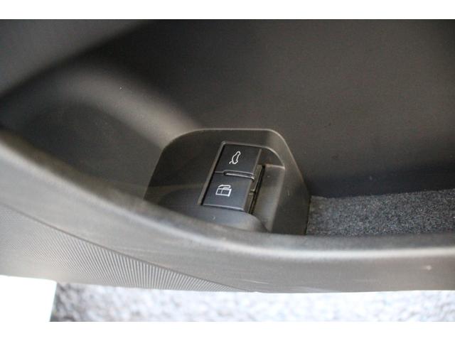 ＴＴクーペ ２．０ＴＦＳＩ　Ｓラインパッケージ／純正ナビ／Ｂｌｕｅｔｏｏｔｈオーディオ／フルセグ／Ｂカメラ／ＥＴＣ／電動格納ミラー／オートライト／バックフォグ／ＭＴモード／社外１９インチＡＷ（61枚目）