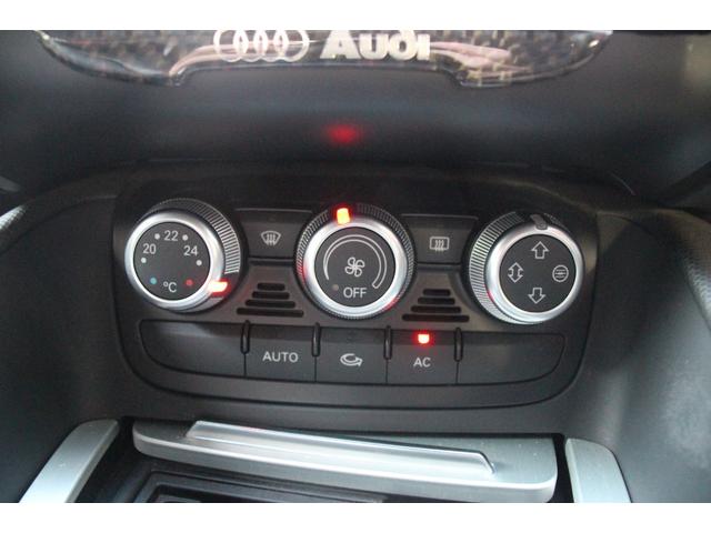 ＴＴクーペ ２．０ＴＦＳＩ　Ｓラインパッケージ／純正ナビ／Ｂｌｕｅｔｏｏｔｈオーディオ／フルセグ／Ｂカメラ／ＥＴＣ／電動格納ミラー／オートライト／バックフォグ／ＭＴモード／社外１９インチＡＷ（65枚目）