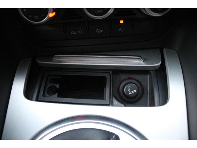 ＴＴクーペ ２．０ＴＦＳＩ　Ｓラインパッケージ／純正ナビ／Ｂｌｕｅｔｏｏｔｈオーディオ／フルセグ／Ｂカメラ／ＥＴＣ／電動格納ミラー／オートライト／バックフォグ／ＭＴモード／社外１９インチＡＷ（66枚目）