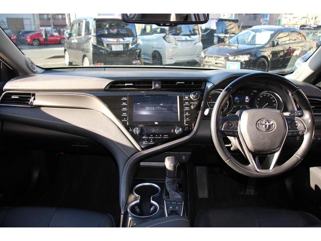 カムリ ＷＳレザーパッケージ　禁煙／セーフティセンス／２トーンカラー（ブラックルーフ＆プラチナホワイトパールマイカ）／ＪＢＬプレミアムサウンド／ブラインドスポットモニター／ＴＲＤフルエアロ／純正９インチＳＤナビ／革シート／ＥＴＣ（6枚目）