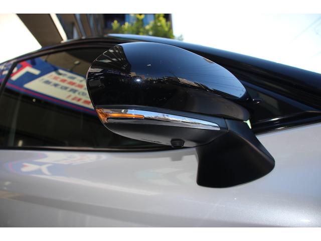 カムリ ＷＳレザーパッケージ　禁煙／セーフティセンス／２トーンカラー（ブラックルーフ＆プラチナホワイトパールマイカ）／ＪＢＬプレミアムサウンド／ブラインドスポットモニター／ＴＲＤフルエアロ／純正９インチＳＤナビ／革シート／ＥＴＣ（45枚目）