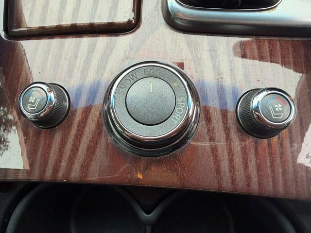 シーマ ハイブリッド　ＶＩＰ　Ｇ　ガラスサンルーフ／ヘッドレスト収納型後席モニター／本革シート／パワーシート／シートヒーター＆シートエアコン／オットマン／レーダークルーズ／衝突軽減ブレーキ／レーンキープ／純正ＨＤＤ８インチナビ／ＥＴＣ（10枚目）