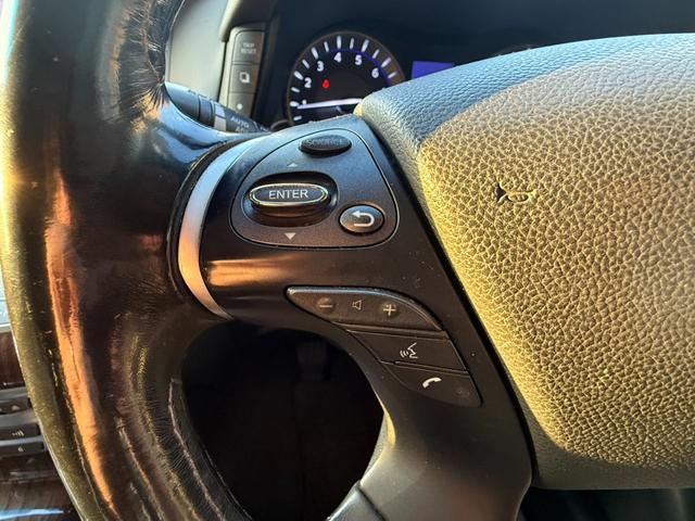 シーマ ハイブリッド　ＶＩＰ　Ｇ　ガラスサンルーフ／ヘッドレスト収納型後席モニター／本革シート／パワーシート／シートヒーター＆シートエアコン／オットマン／レーダークルーズ／衝突軽減ブレーキ／レーンキープ／純正ＨＤＤ８インチナビ／ＥＴＣ（16枚目）