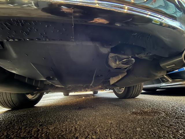 シーマ ハイブリッド　ＶＩＰ　Ｇ　ガラスサンルーフ／ヘッドレスト収納型後席モニター／本革シート／パワーシート／シートヒーター＆シートエアコン／オットマン／レーダークルーズ／衝突軽減ブレーキ／レーンキープ／純正ＨＤＤ８インチナビ／ＥＴＣ（18枚目）