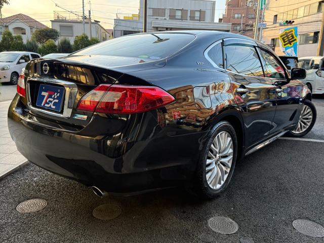 シーマ ハイブリッド　ＶＩＰ　Ｇ　ガラスサンルーフ／ヘッドレスト収納型後席モニター／本革シート／パワーシート／シートヒーター＆シートエアコン／オットマン／レーダークルーズ／衝突軽減ブレーキ／レーンキープ／純正ＨＤＤ８インチナビ／ＥＴＣ（32枚目）