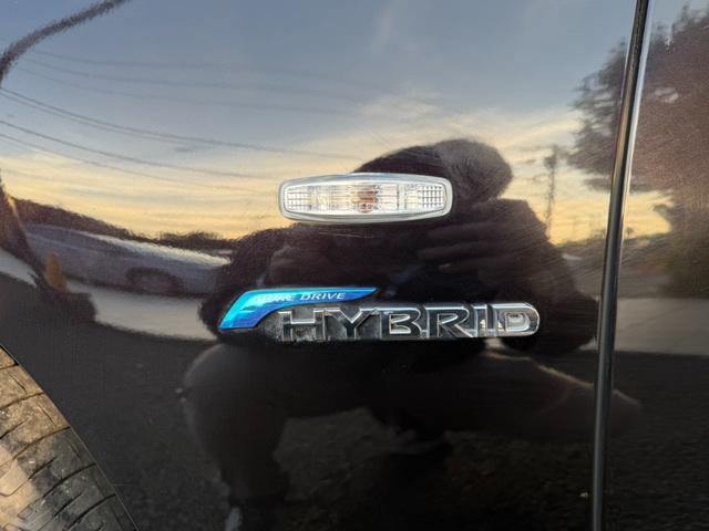 シーマ ハイブリッド　ＶＩＰ　Ｇ　ガラスサンルーフ／ヘッドレスト収納型後席モニター／本革シート／パワーシート／シートヒーター＆シートエアコン／オットマン／レーダークルーズ／衝突軽減ブレーキ／レーンキープ／純正ＨＤＤ８インチナビ／ＥＴＣ（37枚目）