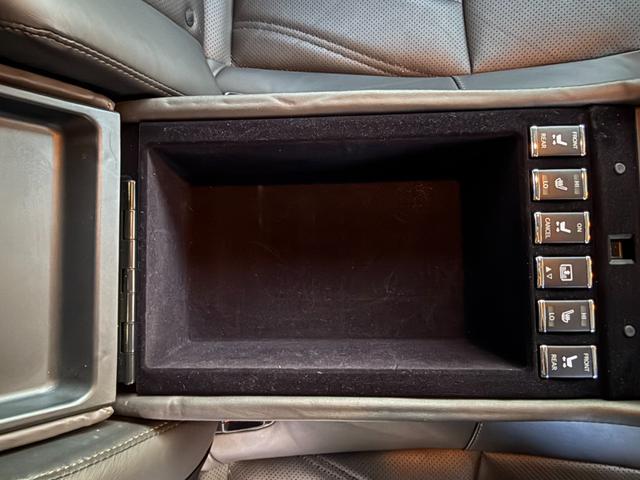 シーマ ハイブリッド　ＶＩＰ　Ｇ　ガラスサンルーフ／ヘッドレスト収納型後席モニター／本革シート／パワーシート／シートヒーター＆シートエアコン／オットマン／レーダークルーズ／衝突軽減ブレーキ／レーンキープ／純正ＨＤＤ８インチナビ／ＥＴＣ（44枚目）