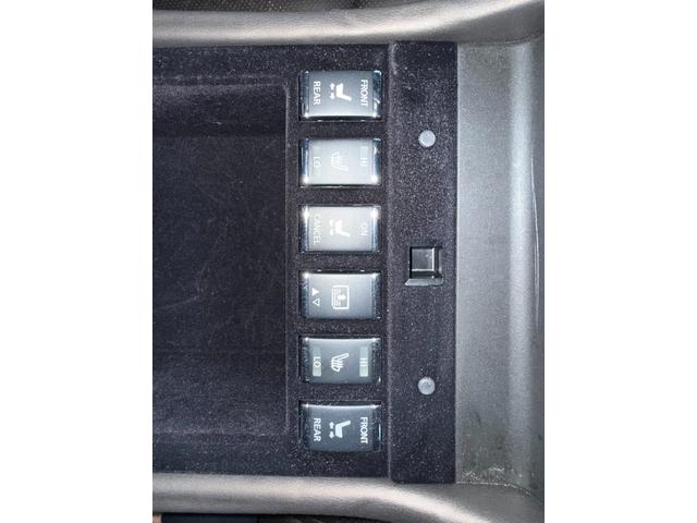 シーマ ハイブリッド　ＶＩＰ　Ｇ　ガラスサンルーフ／ヘッドレスト収納型後席モニター／本革シート／パワーシート／シートヒーター＆シートエアコン／オットマン／レーダークルーズ／衝突軽減ブレーキ／レーンキープ／純正ＨＤＤ８インチナビ／ＥＴＣ（45枚目）