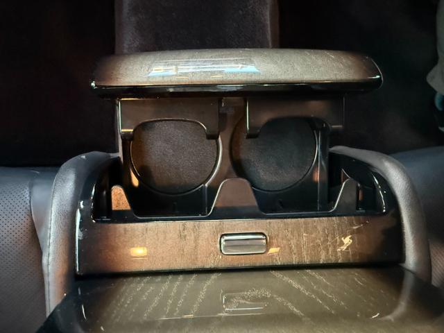 シーマ ハイブリッド　ＶＩＰ　Ｇ　ガラスサンルーフ／ヘッドレスト収納型後席モニター／本革シート／パワーシート／シートヒーター＆シートエアコン／オットマン／レーダークルーズ／衝突軽減ブレーキ／レーンキープ／純正ＨＤＤ８インチナビ／ＥＴＣ（48枚目）