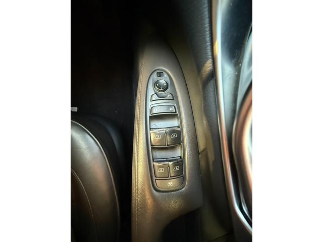 シーマ ハイブリッド　ＶＩＰ　Ｇ　ガラスサンルーフ／ヘッドレスト収納型後席モニター／本革シート／パワーシート／シートヒーター＆シートエアコン／オットマン／レーダークルーズ／衝突軽減ブレーキ／レーンキープ／純正ＨＤＤ８インチナビ／ＥＴＣ（50枚目）