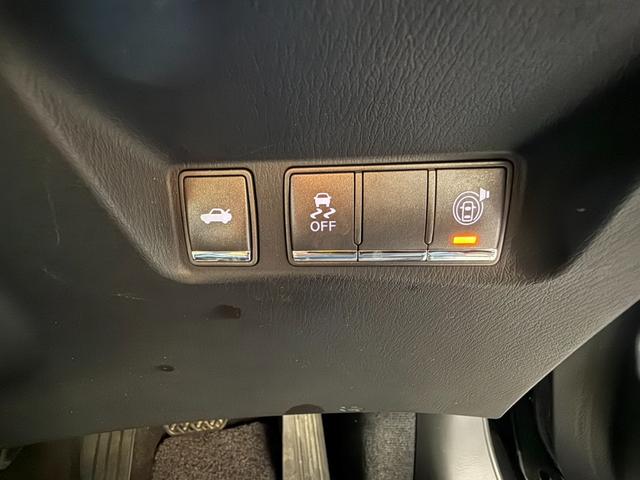 シーマ ハイブリッド　ＶＩＰ　Ｇ　ガラスサンルーフ／ヘッドレスト収納型後席モニター／本革シート／パワーシート／シートヒーター＆シートエアコン／オットマン／レーダークルーズ／衝突軽減ブレーキ／レーンキープ／純正ＨＤＤ８インチナビ／ＥＴＣ（51枚目）