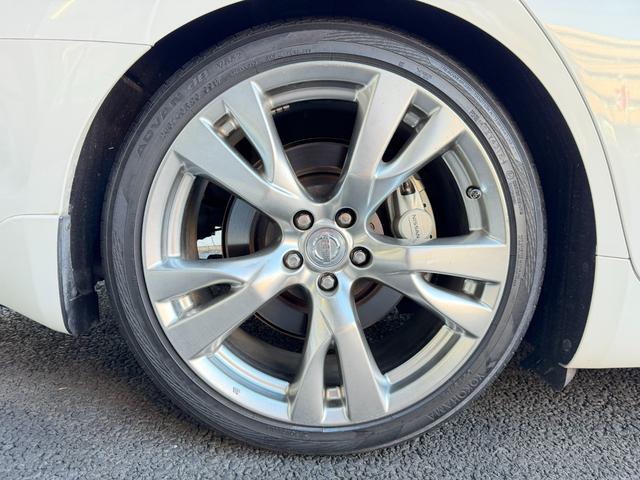 フーガ ３７０ＧＴ　タイプＳ　トランクスポイラー／ＨＤＤ純正８インチナビ／ＭＴ付ＡＴ／パドルシフト／ハーフレザーシート／助手席側オットマン／ＥＴＣ／オートクルーズコントロール／ＤＶＤ／ＣＤ／禁煙車／スマートキー／パワーシート（33枚目）