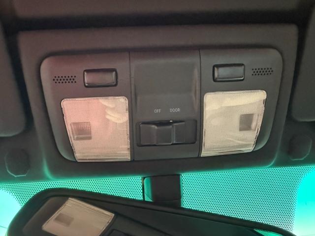 ソアラ ４３０ＳＣＶ　ノーブルカラーエディション　ノーブルカラーエディション／赤革レザーシート／マークレビンソンスピーカー／禁煙／ＴＲＤ１９インチアルミホイール／オートクルーズコントロール／電動シート／ＨＩＤヘッドライト／フロントフォグランプ／ＥＴＣ（73枚目）